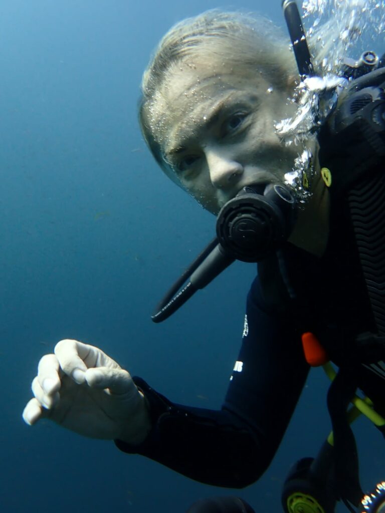 taking off your mask and reattaching it again - diving on Koh Lanta